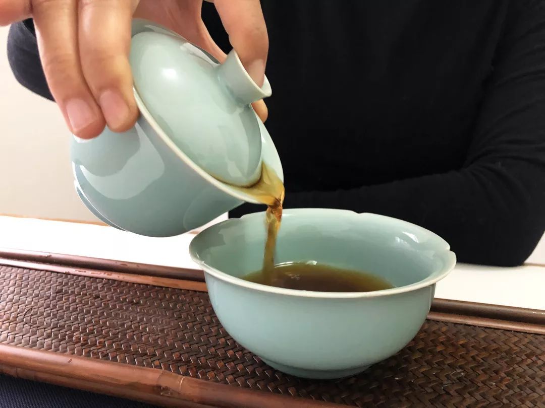 “中茶博杯”中华茶奥会茶具设计赛作品赏析（32）——《葵口盖碗三件套非凡体育(图4)