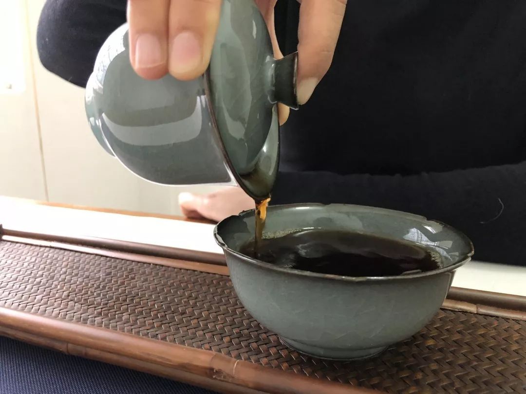 “中茶博杯”中华茶奥会茶具设计赛作品赏析（32）——《葵口盖碗三件套非凡体育(图5)