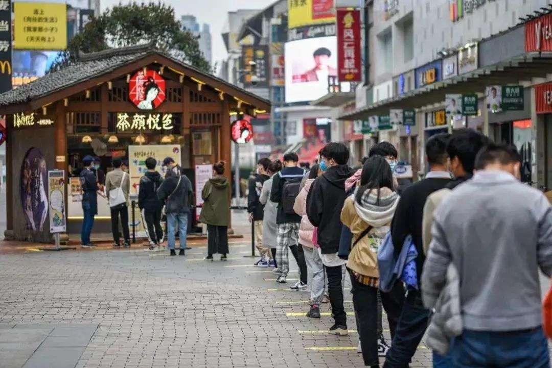 非凡体育2021中国茶饮十大品牌：茶颜悦色排第五榜首估值高达600亿元(图1)